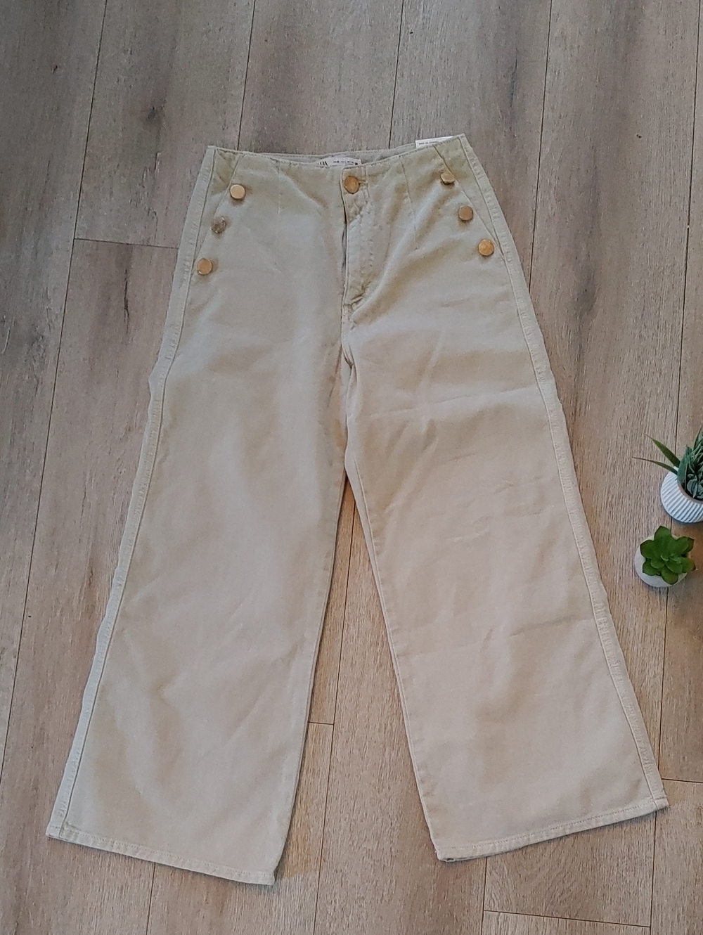 Zara Ladies Size 4 Wide-Leg Chinos in Light Beige with Button Detail